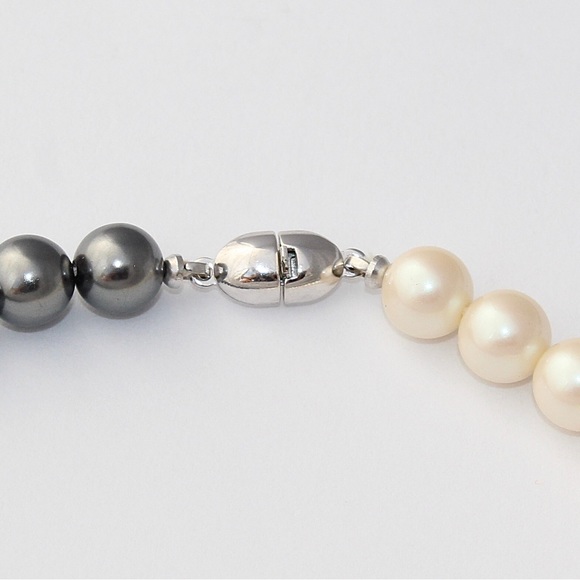 Vintage Monet Faux Pearl Beaded Necklace Half and Half Two Tone Bead - Picture 6 of 7